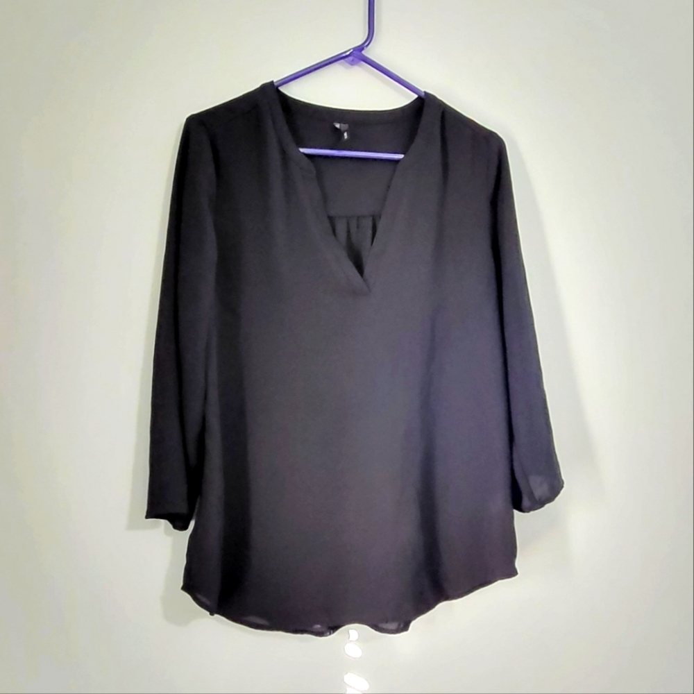 gauzy black top size medium